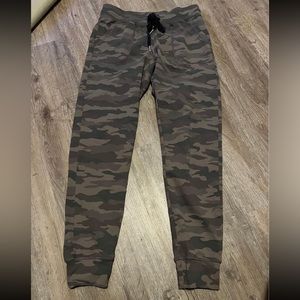 Women’s small zyia active unwind jogger- camo